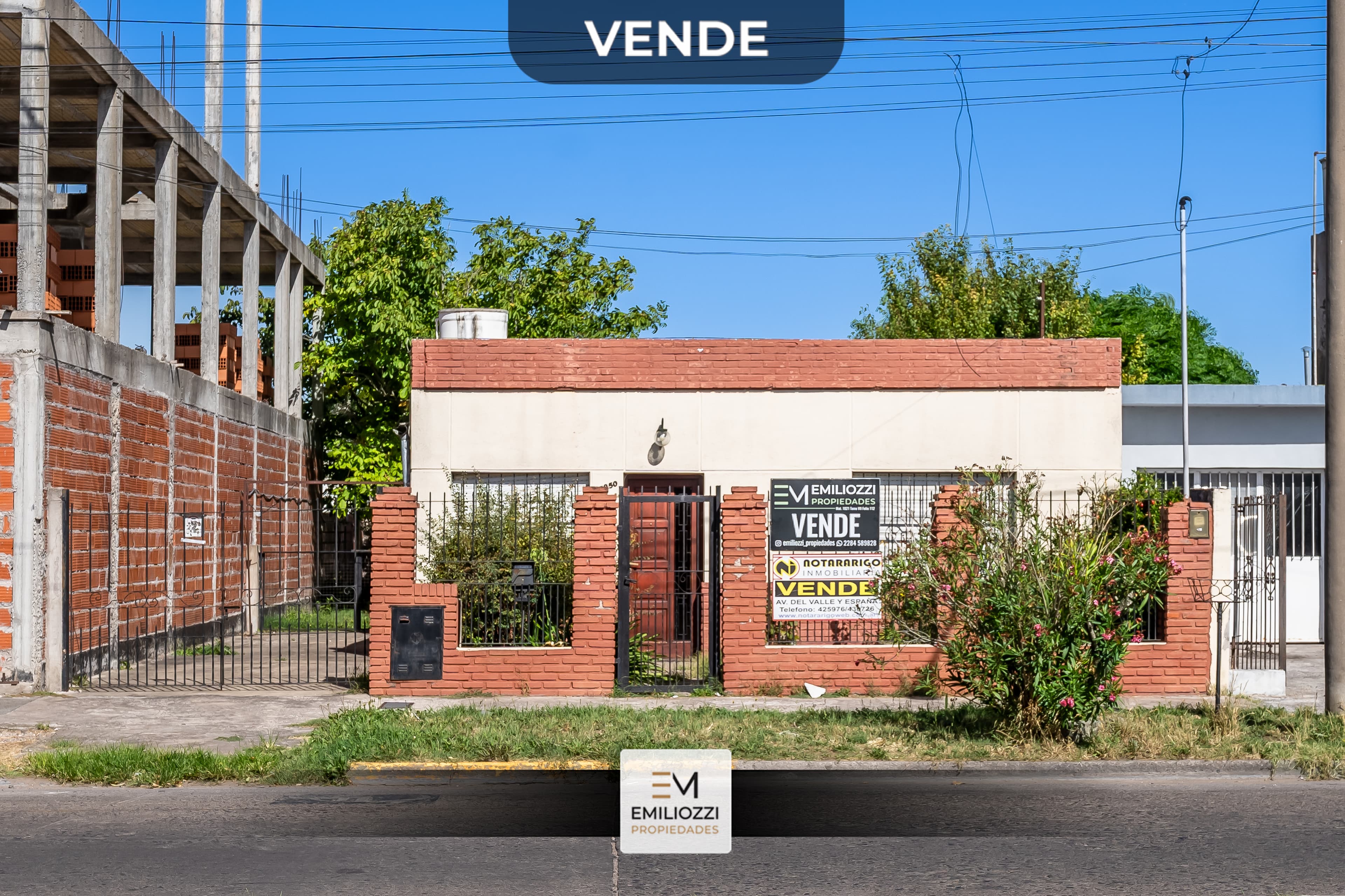 EN VENTA CASA SOBRE AV. URQUIZA