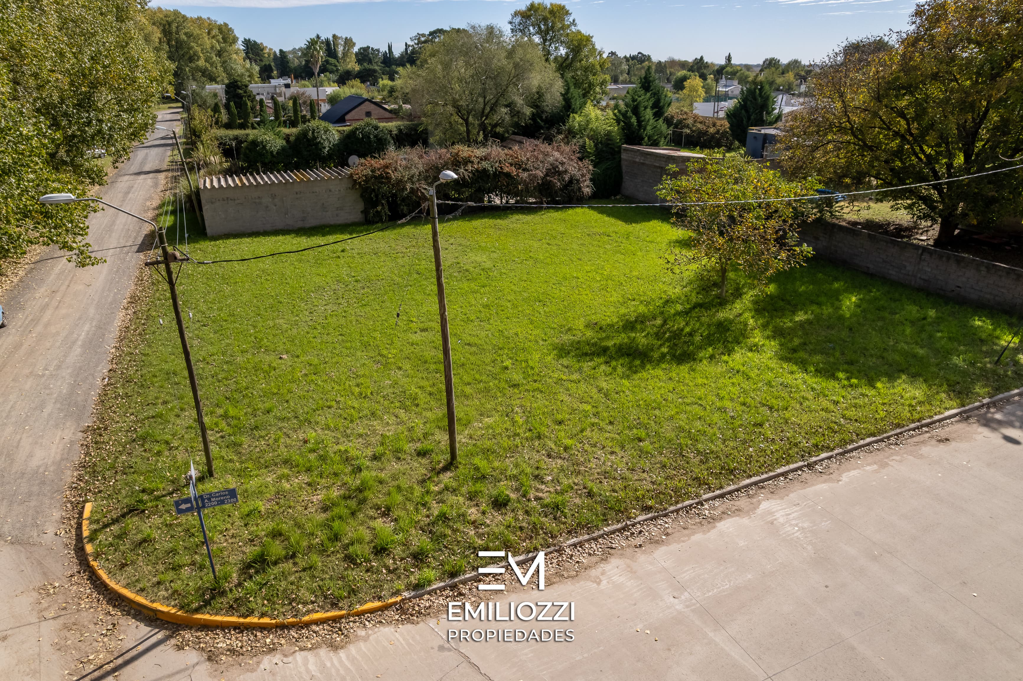 EXCELENTE TERRENO EN EL INGRESO DEL BARRIO AOMA