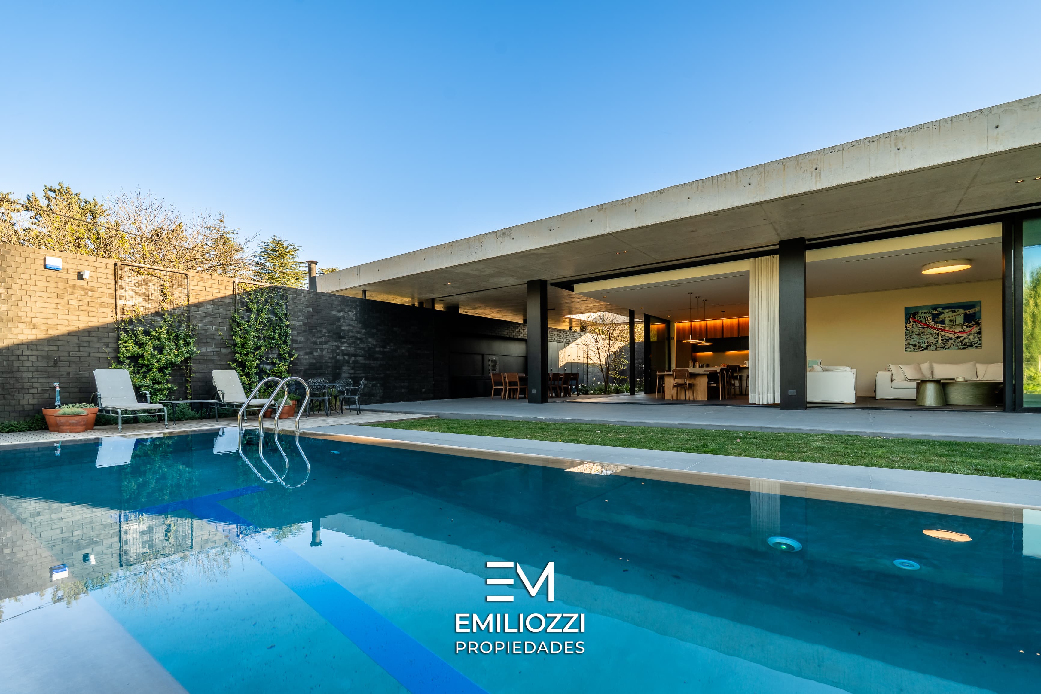 EXCLUSIVA RESIDENCIA EN OLAVARRIA • PARQUE ARANO 