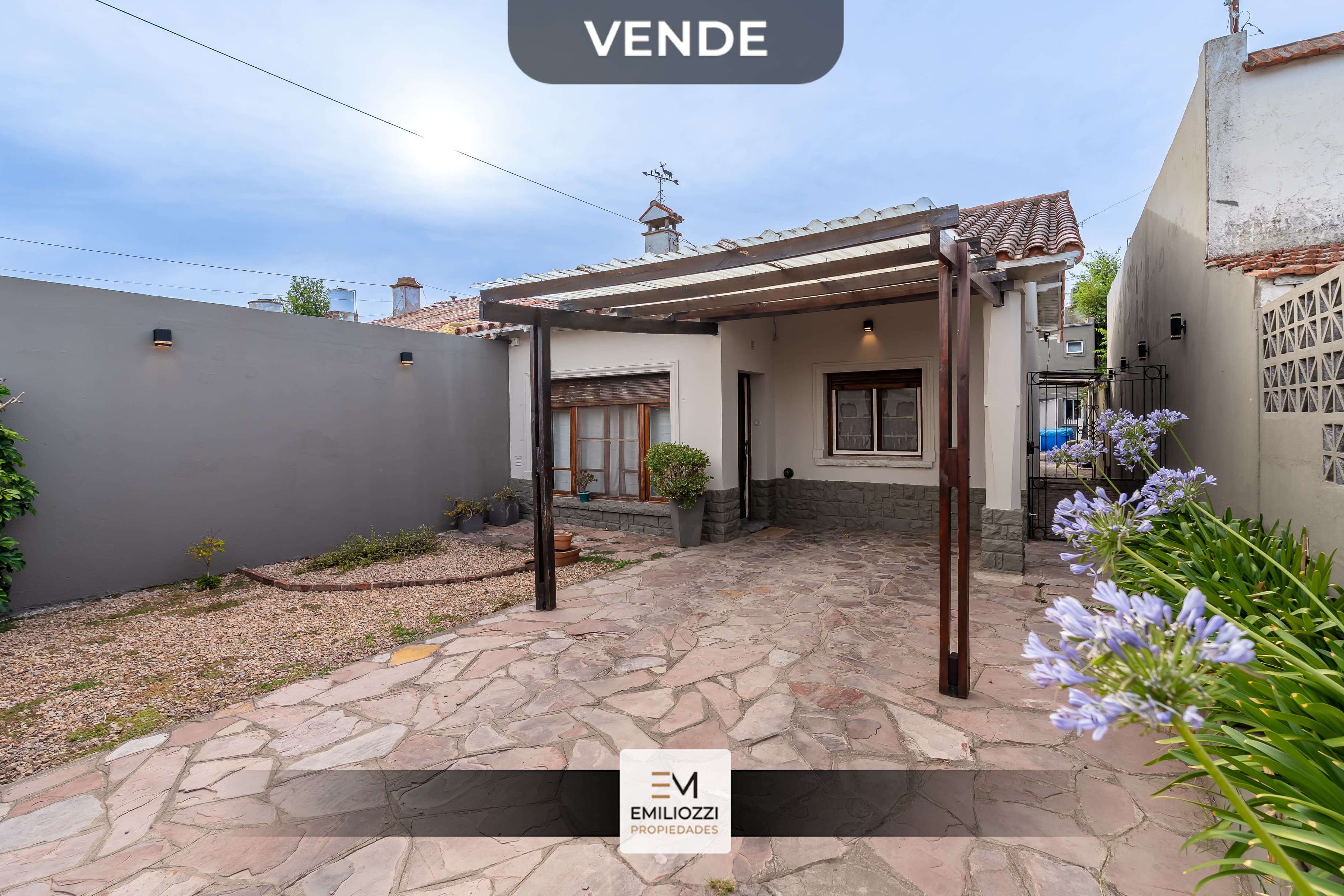 SE VENDE CASA + MODERNO DEPARTAMENTO TIPO LOFT INDEPENDIENTE EN ROCA MERLO