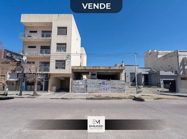 Local a terminar y cocheras - Av. Del Valle 