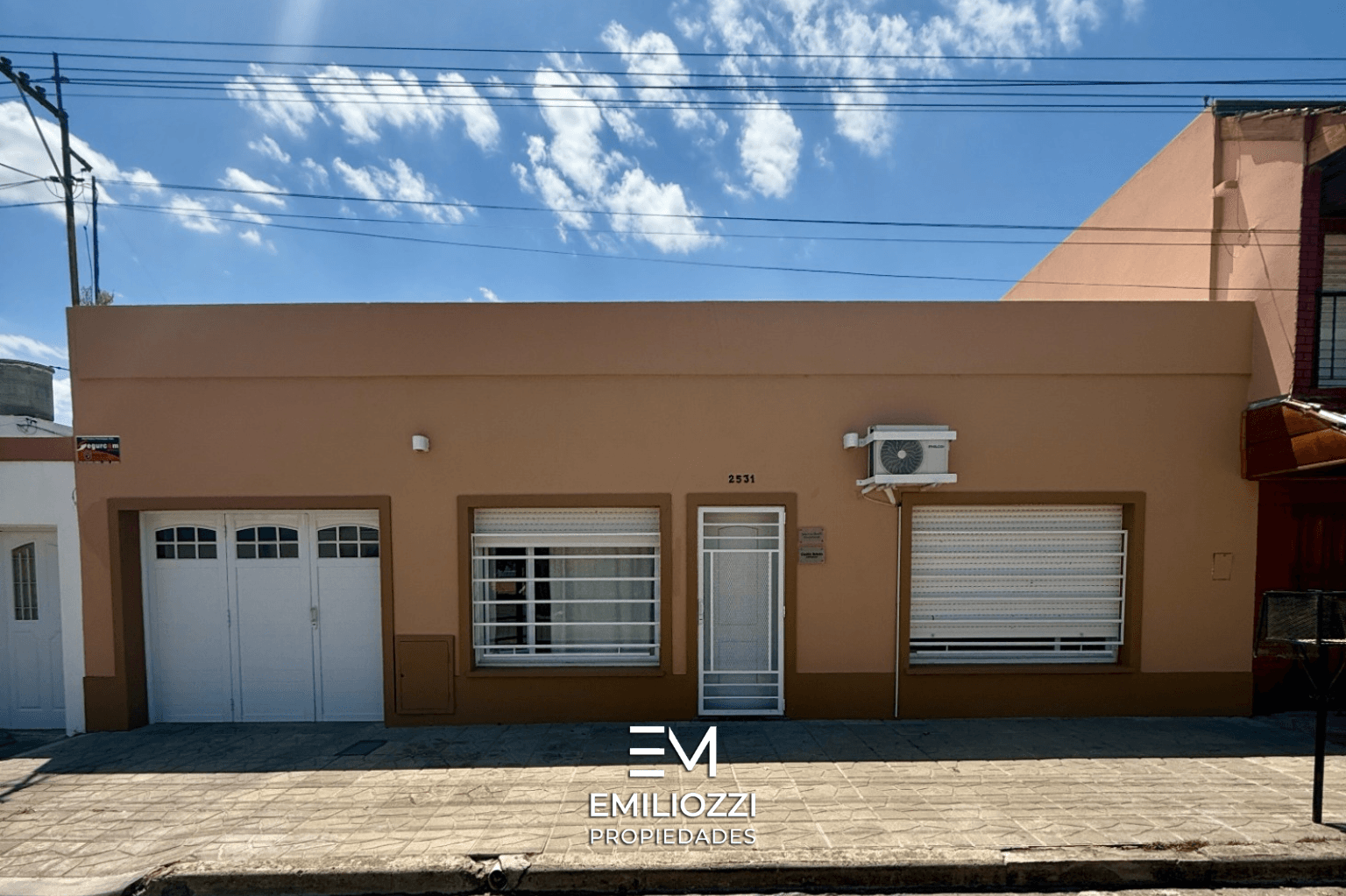 Casa de 3 Dormitorios en Roca Merlo